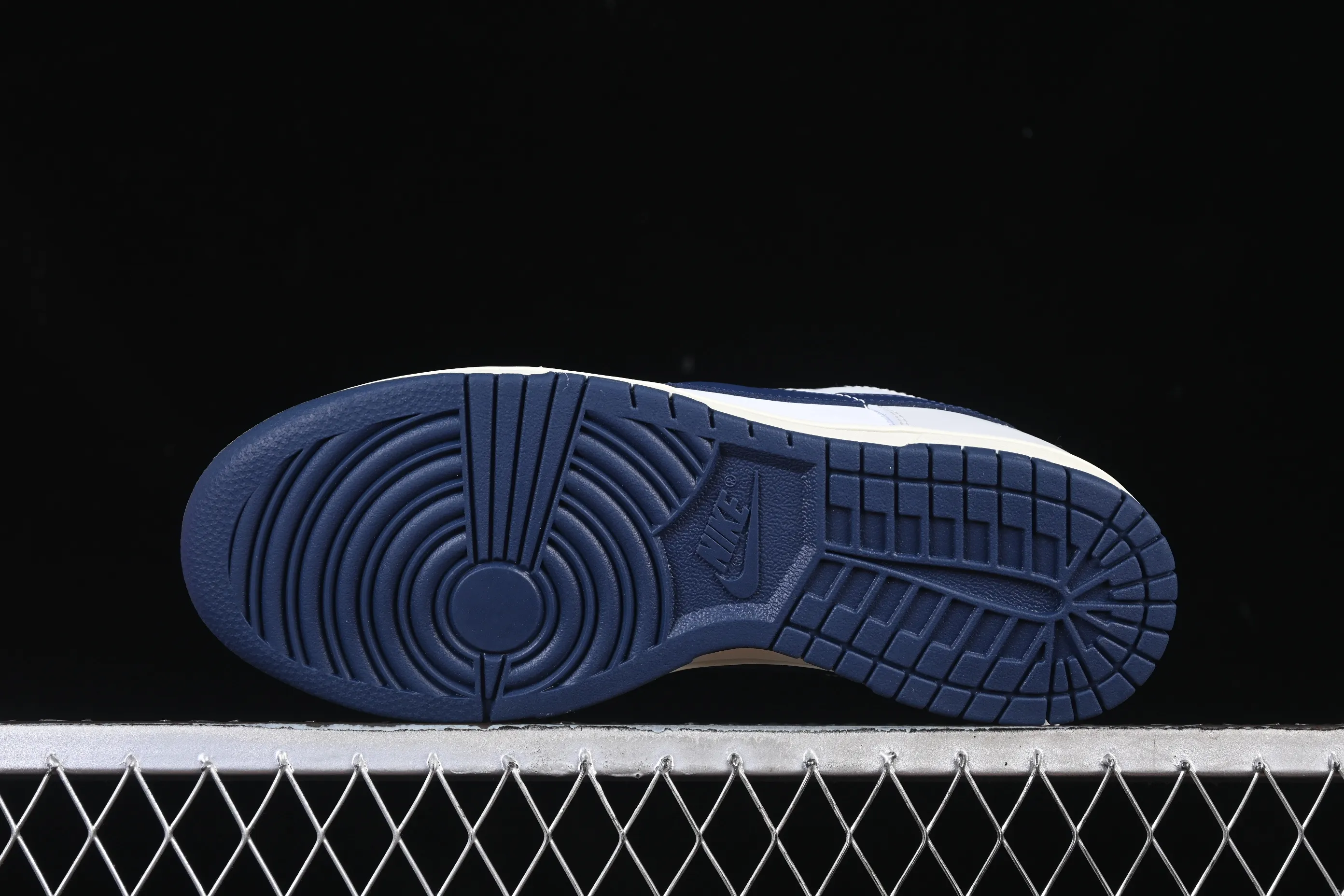 All categories Nk SB Dunk series Nk SB Dunk Low low-top sneakers Nike SB Dunk Low blue, white and gray color matching low-top casual sneakers IM2222-101